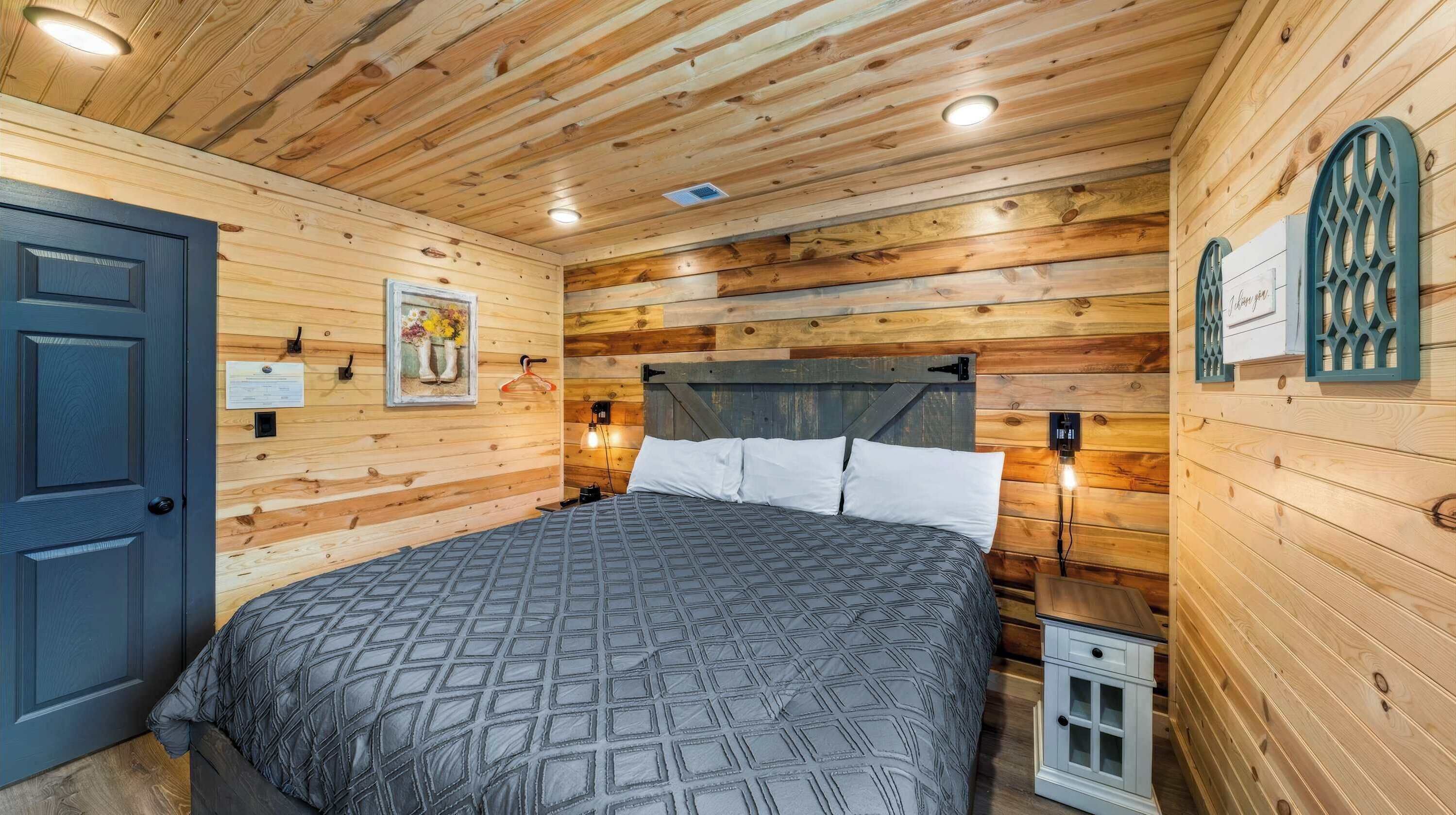 5 bedrooms, desk, iron/ironing board, free WiFi