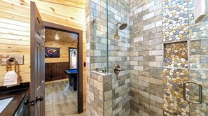 Shower, eco-friendly toiletries, hair dryer, towels - Poolside at Autumn Woods: Indoor pool, Theater, and Arcade! (Sevierville)