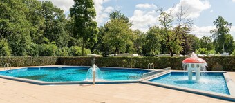 Lovely Wooden Chalet With Garden in Reutum