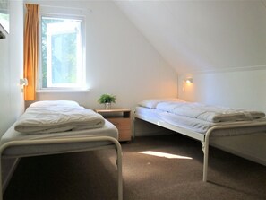 3 bedrooms, individually furnished, bed sheets - Holiday Home Buitenplaats Berg With 5 Rooms (Lemele)