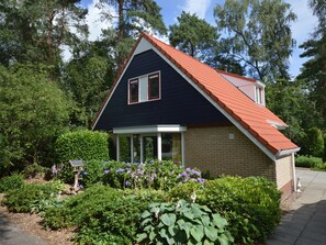 House | Exterior - Holiday Home Buitenplaats Berg With 5 Rooms (Lemele)