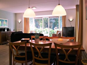Dining - Holiday Home Buitenplaats Berg With 5 Rooms (Lemele)