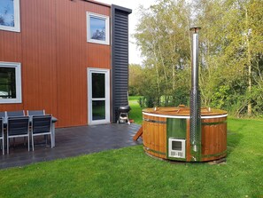 House | Exterior - Lakeside Luxury; Sauna & Hot Tub (Noordwolde)