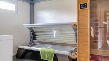 5 bedrooms, individually furnished, bed sheets