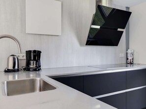 House | Private kitchen | High chair - Lakeside Luxury; Sauna & Hot Tub (Noordwolde)