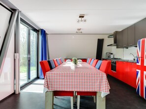 House | Dining - Spacious Holiday Home in Noordwolde With Garden (Noordwolde)