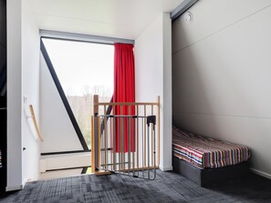 6 habitaciones, muebles diferentes y ropa de cama