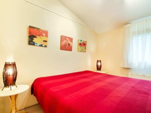 House | 2 bedrooms, individually furnished, bed sheets