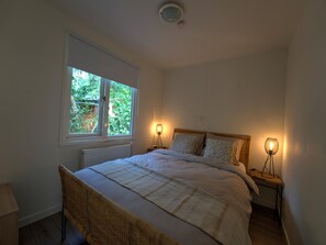 Huis | 2 slaapkamers, individueel gemeubileerd, beddengoed