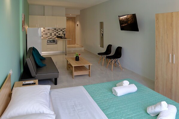 Habitación Deluxe | Cortinas blackout, insonorización y tabla de planchar con plancha