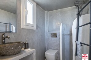 Bathroom - Villa Naya (Santorini)