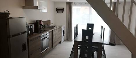 Réfrigérateur, four, plaque de cuisson, lave-vaisselle