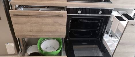 Réfrigérateur, four, plaque de cuisson, lave-vaisselle