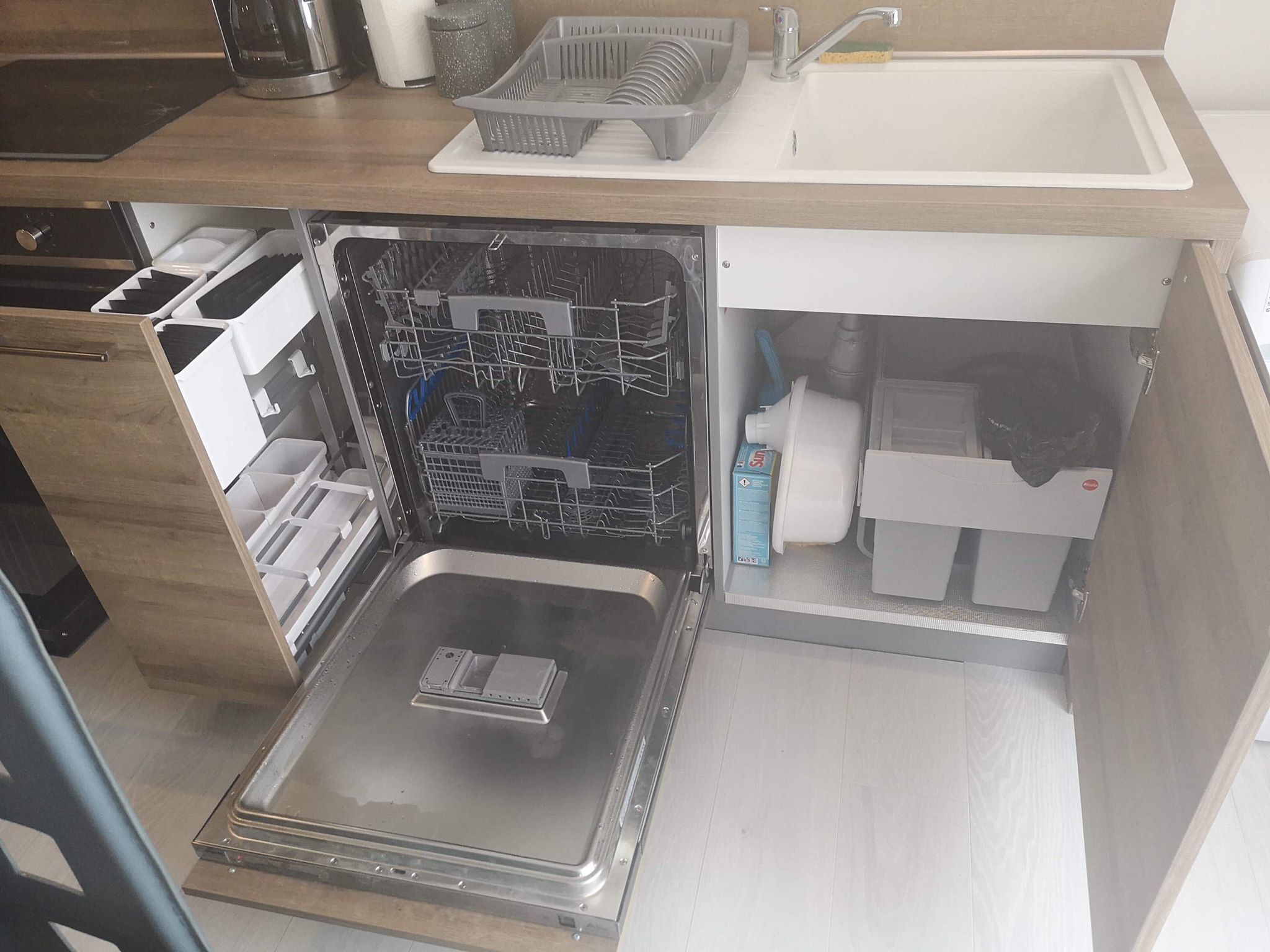 Refrigerador, horno, parrilla de estufa y lavavajillas 