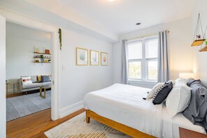 2 sovrum, skrivbord, strykjärn/strykbräda och wi-fi