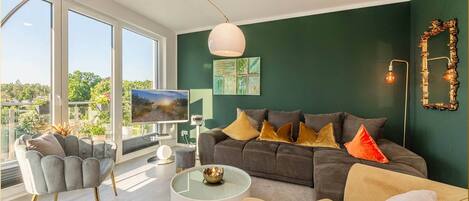 Een televisie, een dvd-speler en een stereo