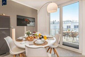 Dining - Hochwertiges Ferienapartment in Ruhiger Süd-west Lage mit Sauna, Wlan und Stellp (Zirchow)