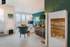 Fernseher, DVD-Player, Stereoanlage