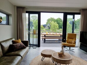 Living room - Water Villa in Balk by Slotermeer Lake (Balk)