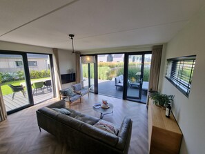 House | Living room - Water Villa in Balk With Private Jetty (Balk)