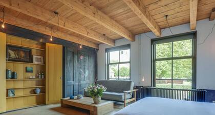 Inn in Ternaard Near Heritage