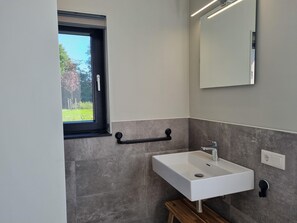 Bathroom - Modern Water Villa on the Frisian Water (Balk)
