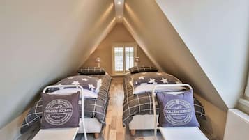 House | 5 bedrooms, individually furnished, bed sheets