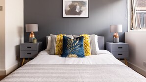 Apartment | Hypo-allergenic bedding, iron/ironing board, cots/infant beds, free WiFi - The Marylebone Collection (London)