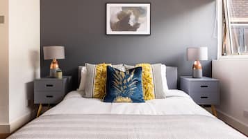 Apartment | Hypo-allergenic bedding, individually furnished, iron/ironing board