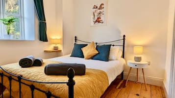 2 bedrooms, desk, iron/ironing board, travel crib