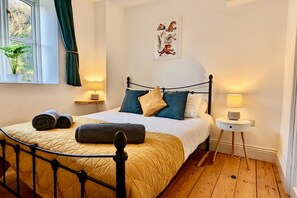 2 bedrooms, desk, iron/ironing board, travel crib