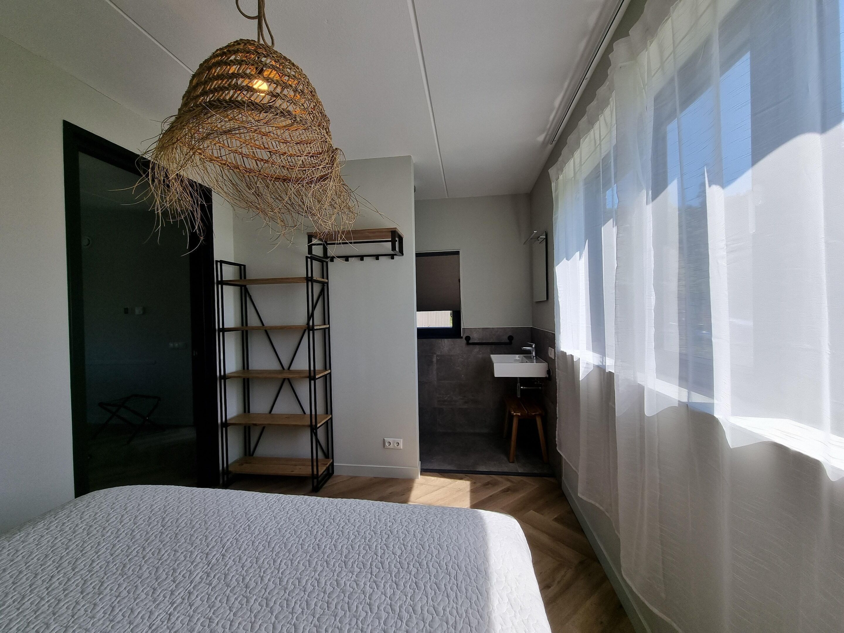 House | 4 bedrooms, individually furnished, bed sheets