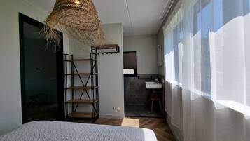 House | 4 bedrooms, individually furnished, bed sheets