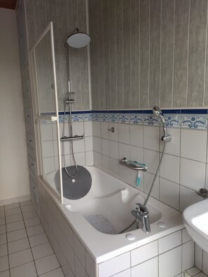 Hair dryer, toilet paper - Quiet, ideal for exploring the Morvan! (Saint-Brancher)