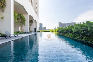 Outdoor pool - UNA Serviced Apartment, Sunway Velocity Kuala Lumpur (Kuala Lumpur)