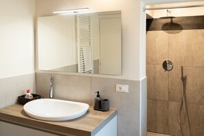 Shower, hair dryer, bidet, towels - Villa"Il Prado" Private pool, Privacy&Nature (Toscana)