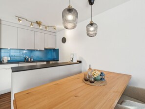 Fridge, dishwasher, cookware/dishes/utensils