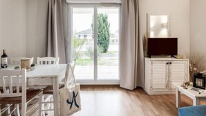 Dining - Les Alcyons T2 by Interhome (Le Verdon sur Mer)