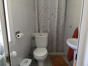 Dusche, Handtücher, Toilettenpapier