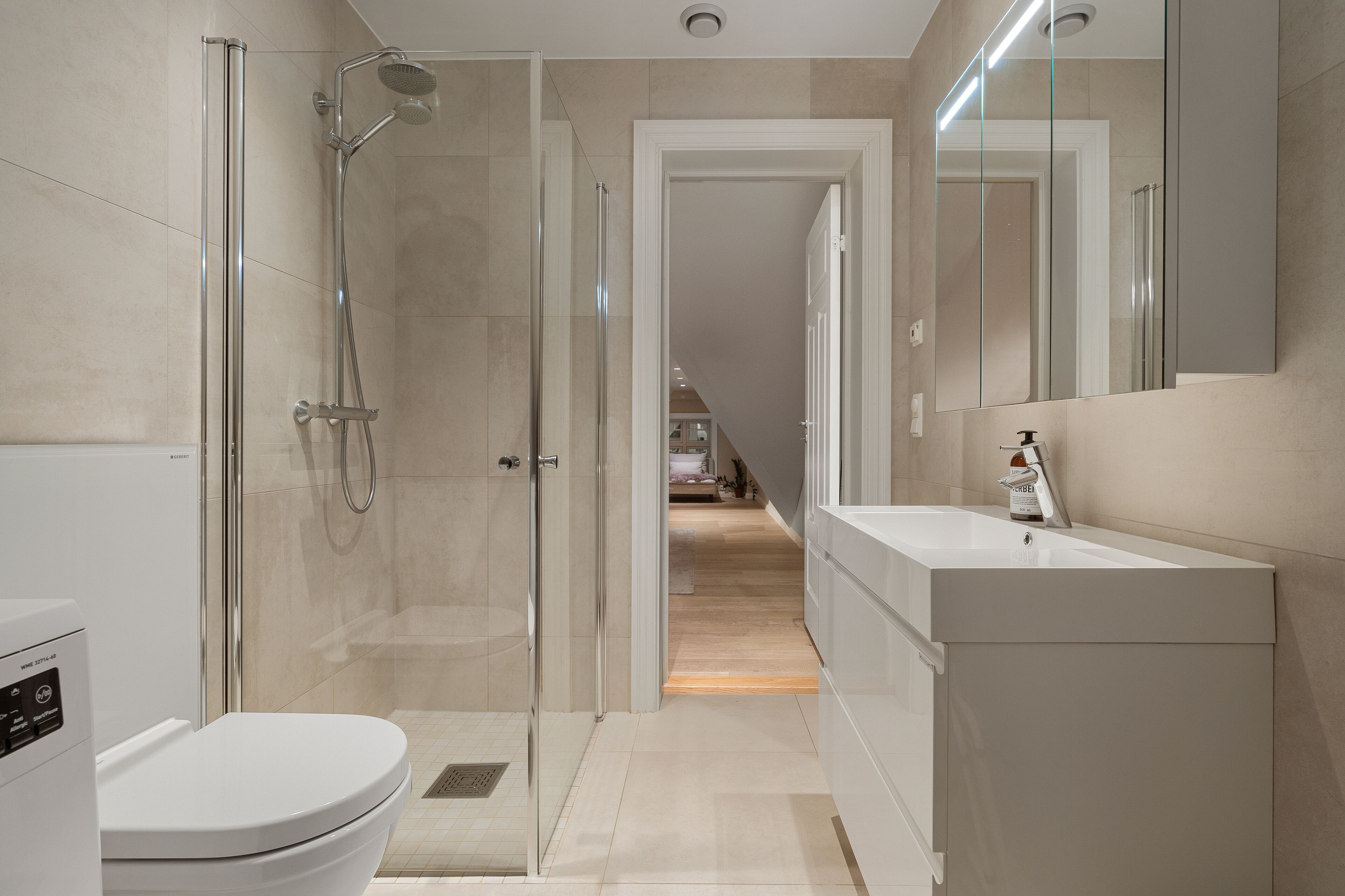 premium apartment, 3 bedrooms, 2 bathrooms, city view | bathroom