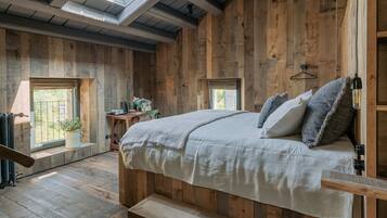 6 camere, una scrivania, ferro/asse da stiro, Wi-Fi gratuito