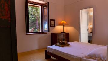 5 bedrooms, WiFi, bed sheets