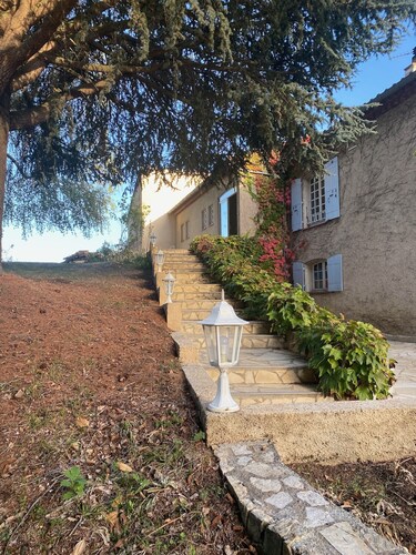 Superbe Villa au Sein dun Parc Arboré d1 ha