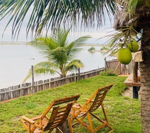 On the beach, white sand, beach bar - Chalé Maré Cheia (Itarema)