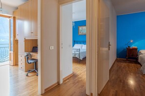 3 chambres, fer et planche à repasser, accès à Internet, literie fournie