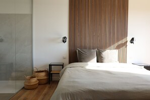 5 habitaciones, tabla de planchar con plancha y wifi gratis 