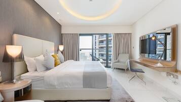 Apartamento elite, 1 quarto, cozinha, vista para a piscina | Individualmente decorados, individualmente mobiliados, escrivaninha