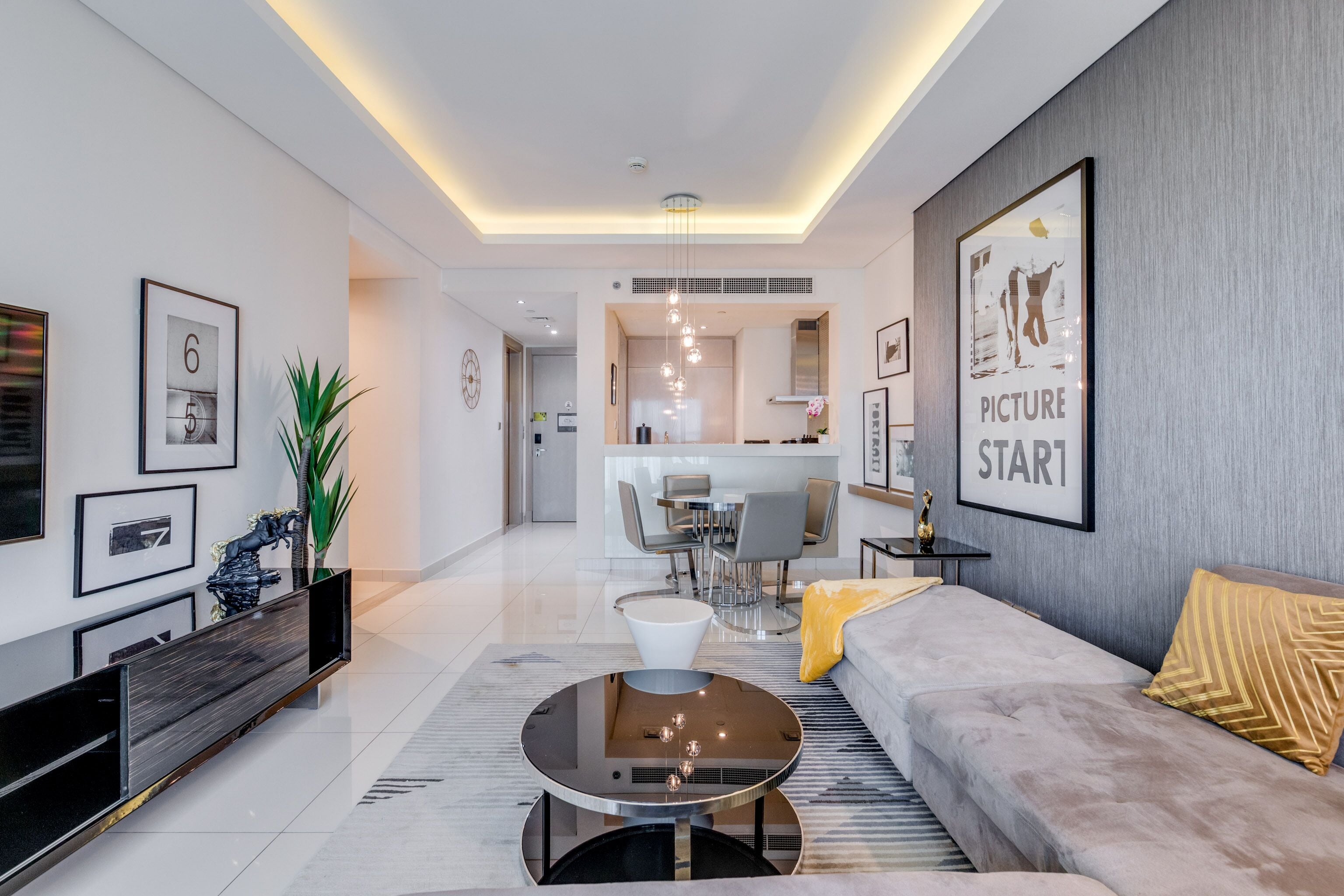 Leilighet – panorama, 2 soverom, balkong, byutsikt | Oppholdsområde | En 40-tommers Flatskjerm-TV med kabel-kanaler samt TV og Netflix