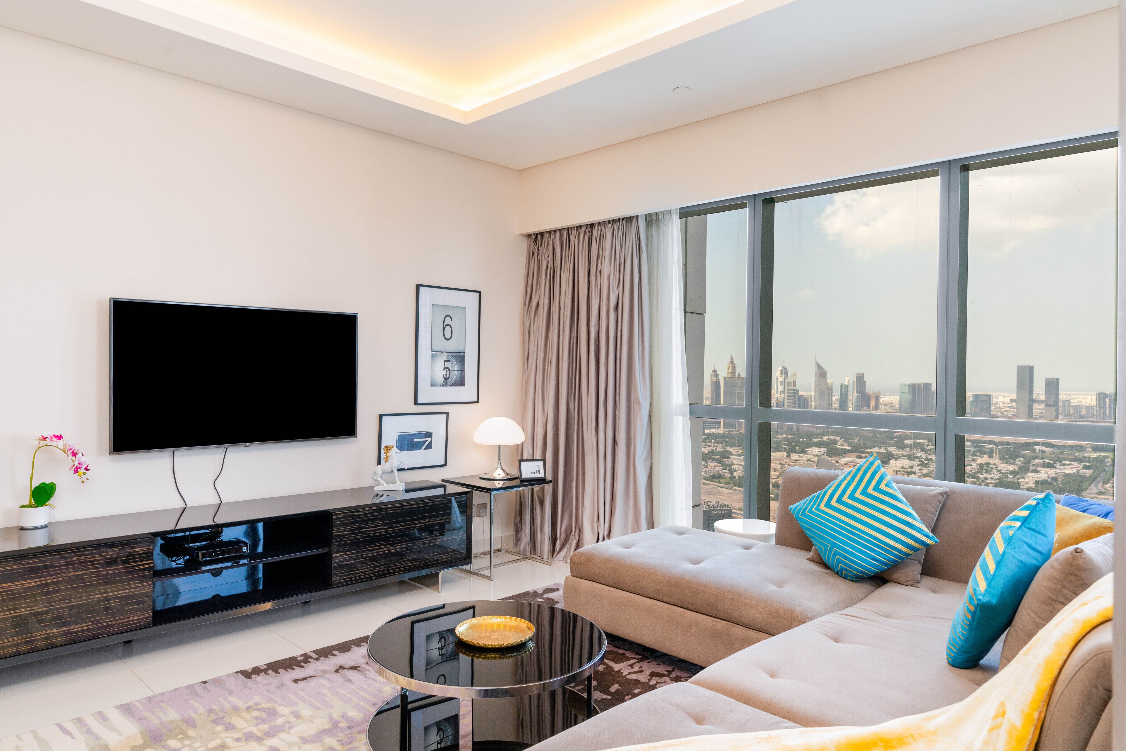 Grand Apartment, 2 Bedrooms, Kitchen, Pool View | Living area