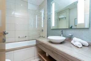 Grand Apartment, 2 Bedrooms, Kitchen, Pool View | Bathroom | Separate tub and shower, free toiletries, hair dryer, bathrobes - GLOBALSTAY. DAMAC Tower Paramount  (Dubai)